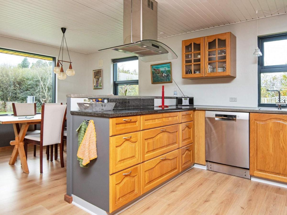 8 Person Holiday Home In R M Lakolk Екстериор снимка